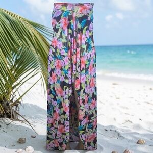 Kylie’s Beach Cover Size S/M 💗